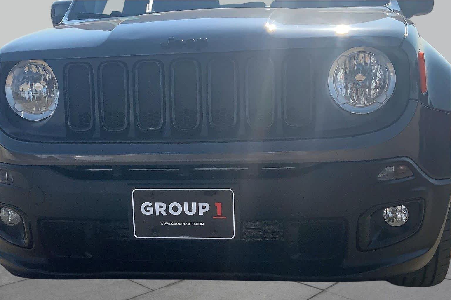 Used 2018 Granite Crystal Metallic Clearcoat Jeep Altitude image 30