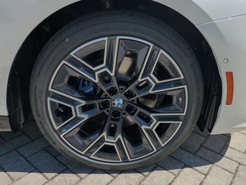 New 2027 Mineral White Metallic BMW 530i xDrive image 11