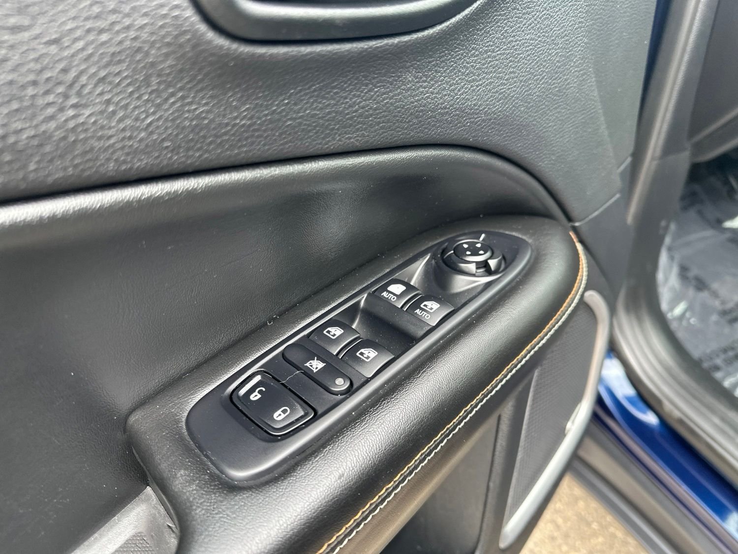 Used 2021 Blue Jeep Latitude image 16