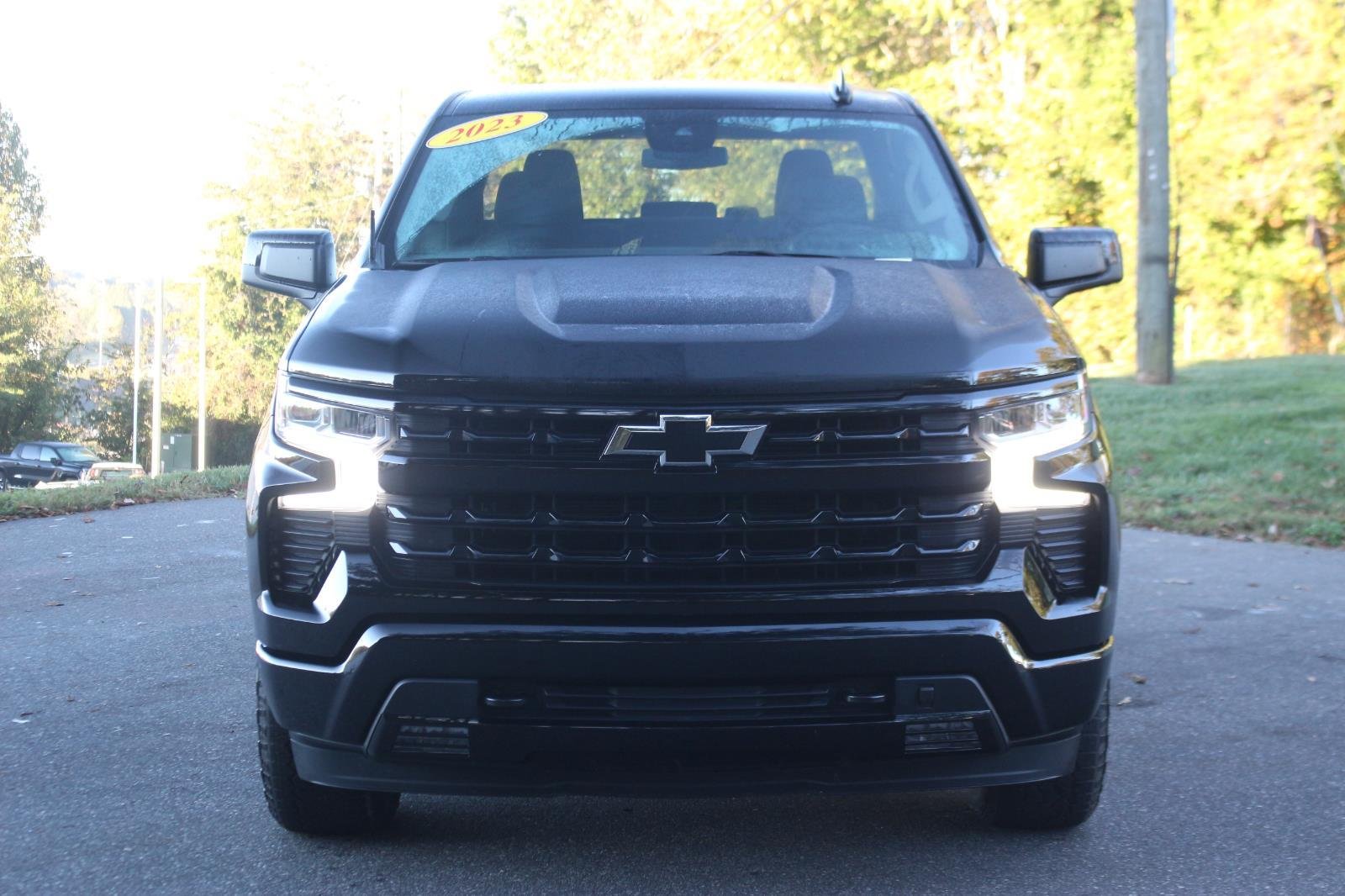 2023 Chevrolet Silverado 1500 RST photo 2