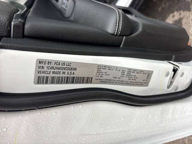 New 2027 White/off-white Jeep Laredo X image 34