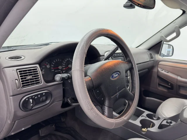 Used 2005 Silver Birch Clearcoat Metallic Ford XLT image 35