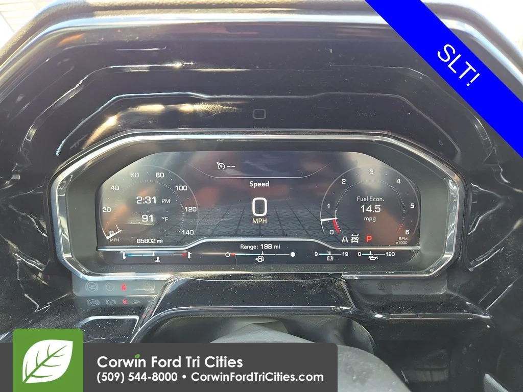 Used 2023  GMC SLT image 17