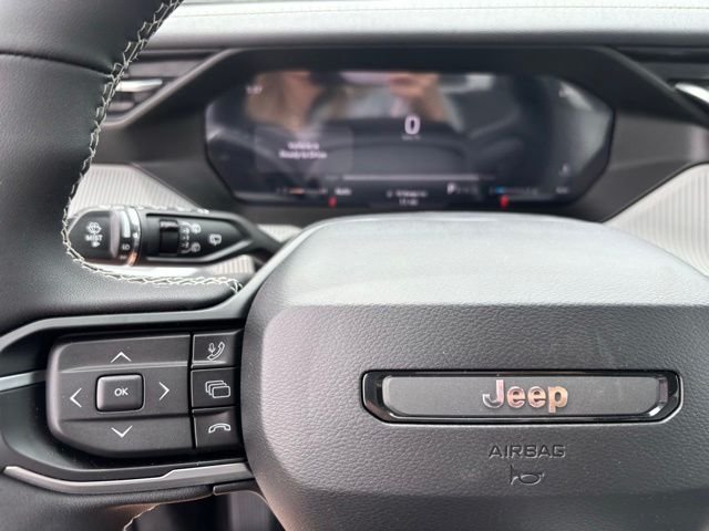 New 2026 Bright White Clear-Coat Exterior Paint Jeep Laredo image 24