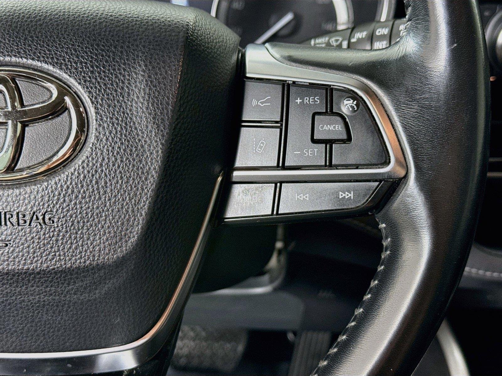 Used 2021 Midnight Black Metallic Toyota XLE image 18