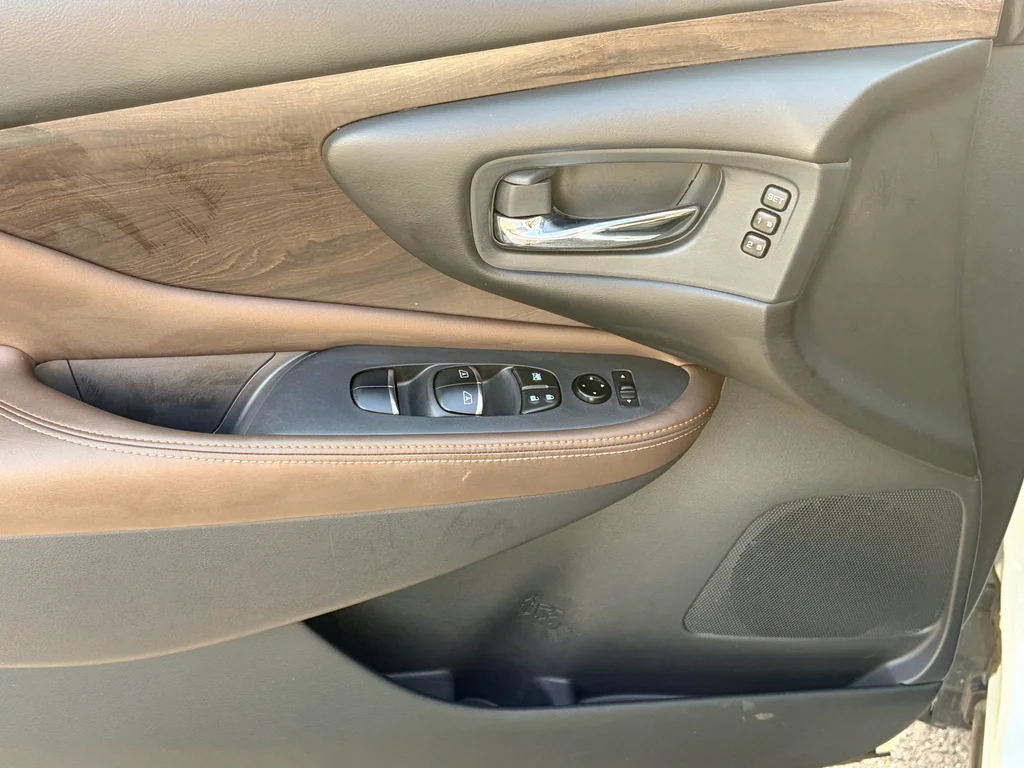 Used 2021 Pearl White Tricoat Nissan Platinum image 11