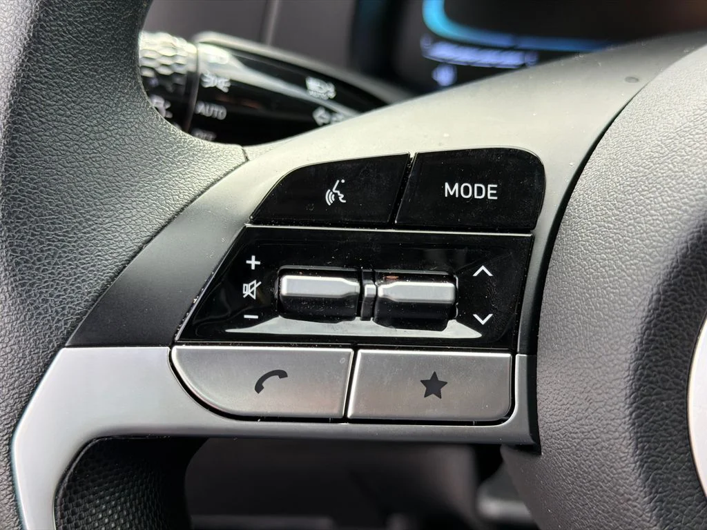Used 2025 Blue Hyundai SE image 24