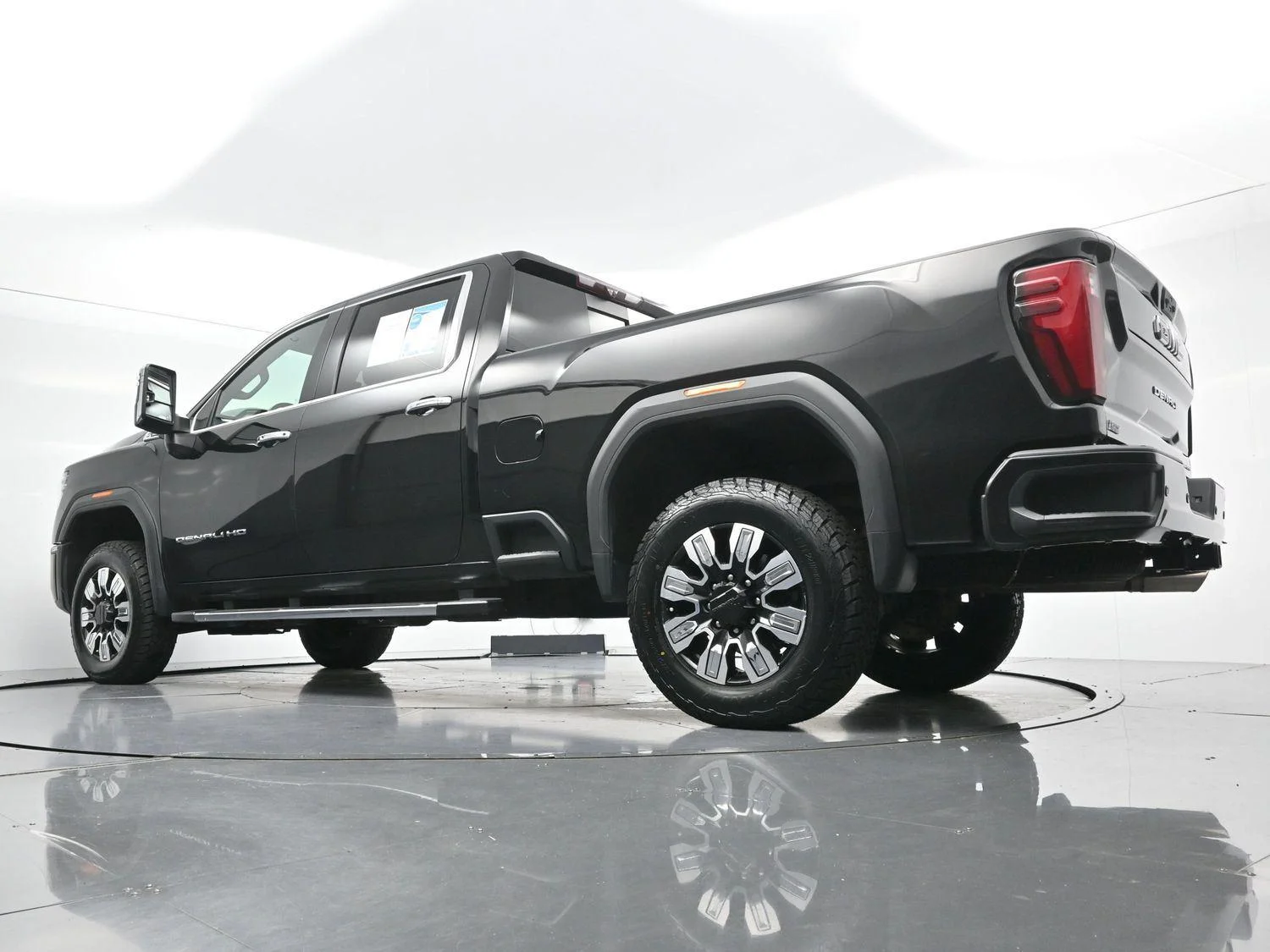 Used 2024 Onyx Black GMC Denali image 51