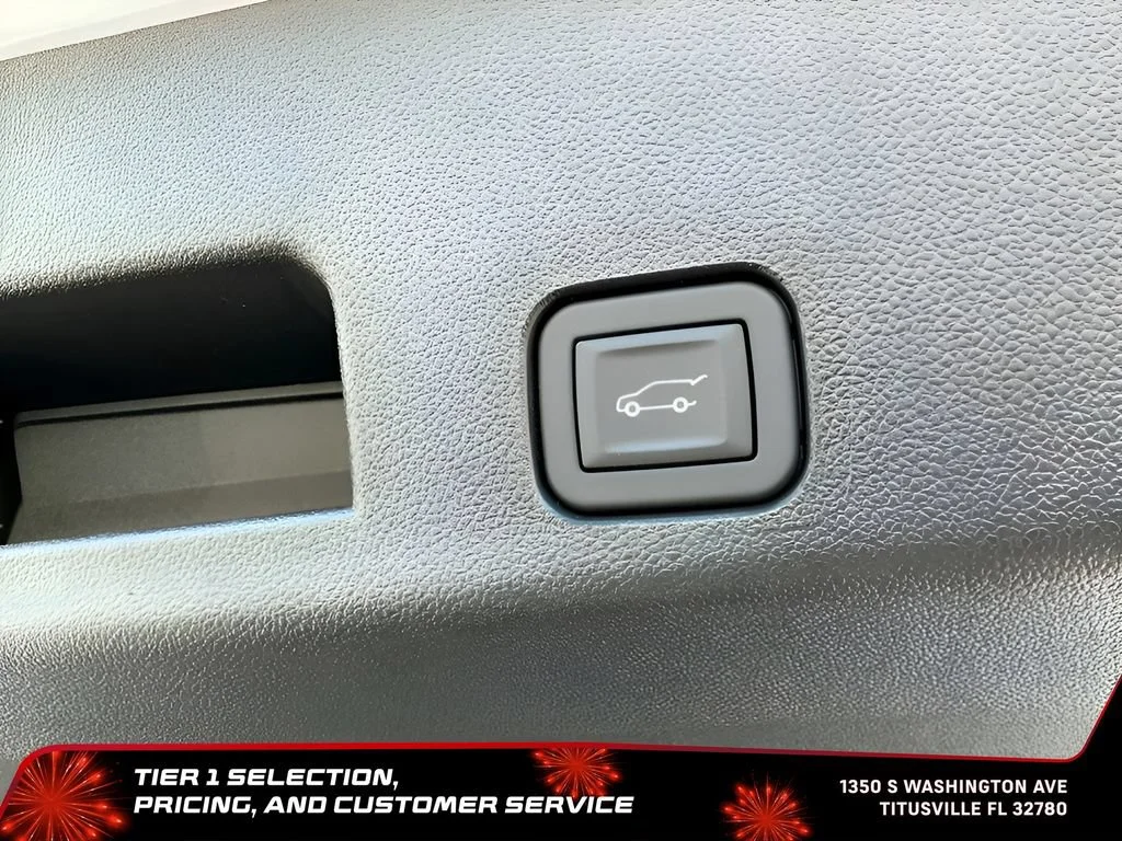 New 2026 Glacier White Tricoat GMC Elevation image 17