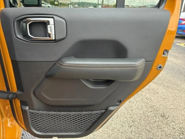 New 2026 Goldilocks Exterior Paint Jeep Sahara image 11