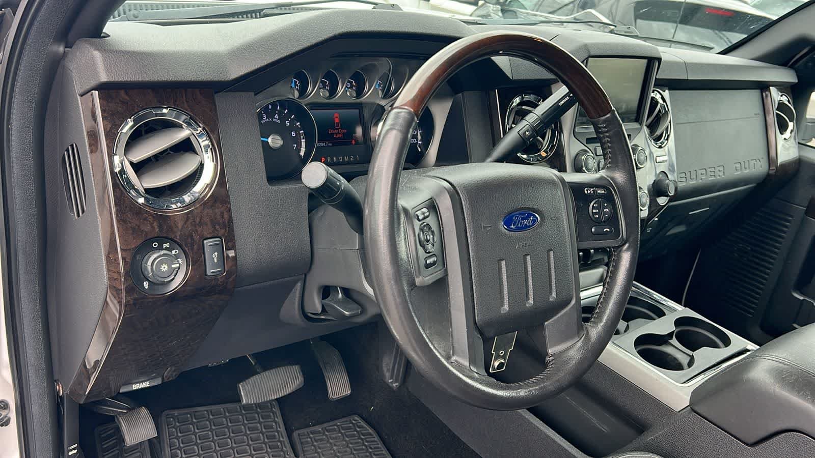 Used 2015 White Platinum Metallic Tri-Coat Ford Platinum image 10