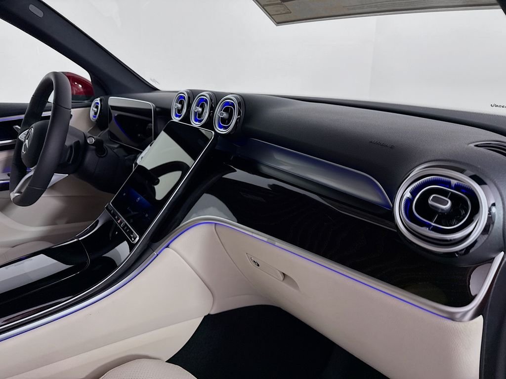 Used 2025 Red Mercedes-Benz GLC 300 image 31