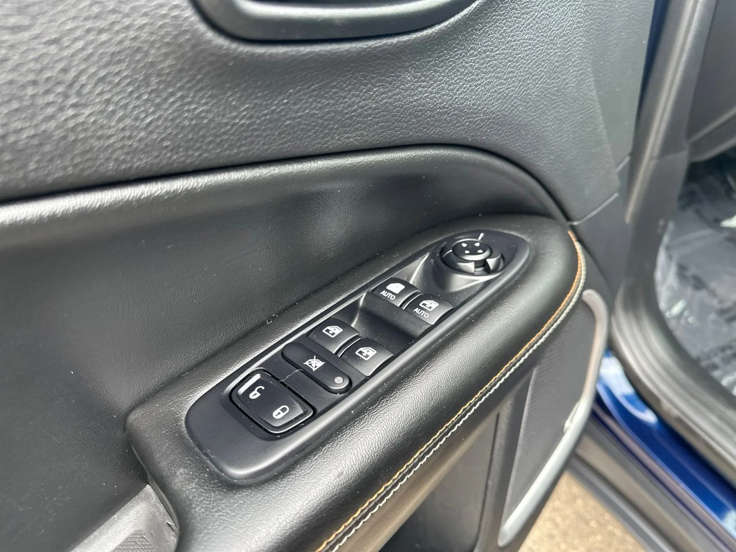 Used 2021 Blue Jeep Latitude image 16
