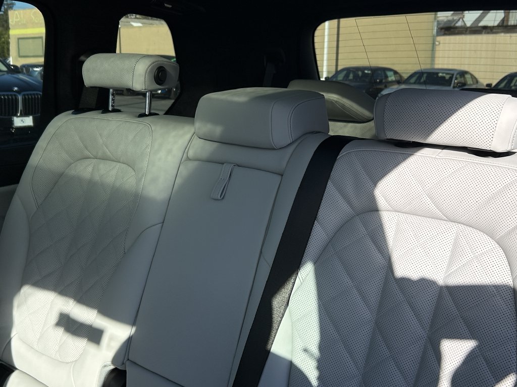 New 2027 Tanzanite Blue II Metallic BMW xDrive40i image 32