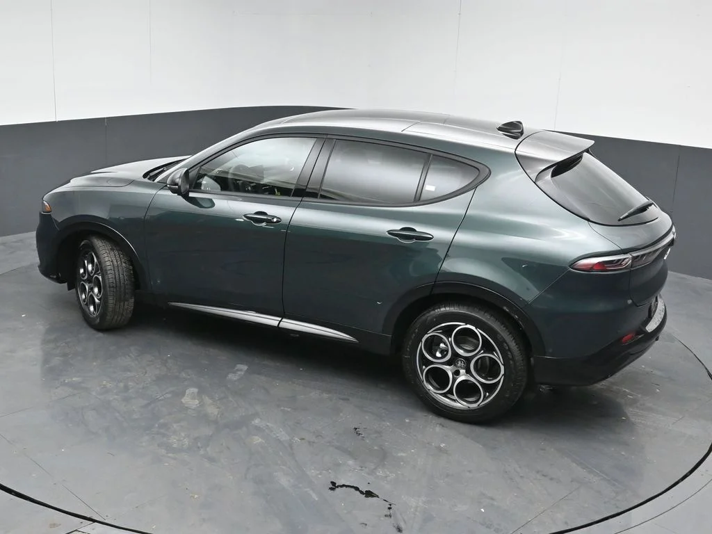 New 2026 Verde Monza (Green) Exterior Paint Alfa Romeo Base image 50