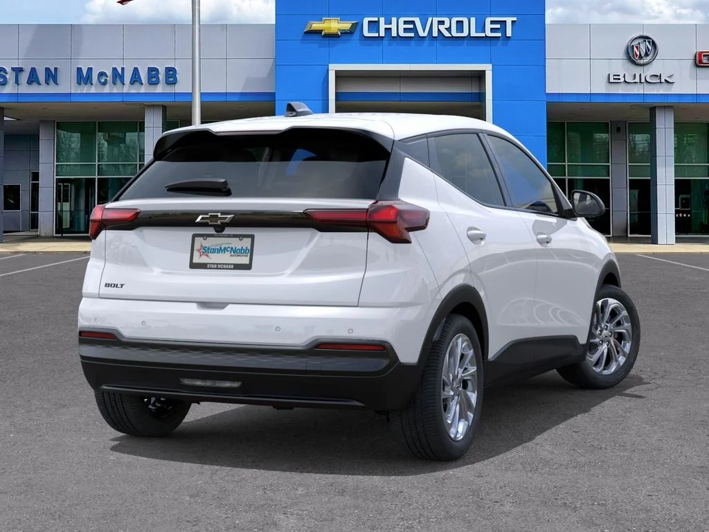 New 2027 Summit White Chevrolet LT image 4