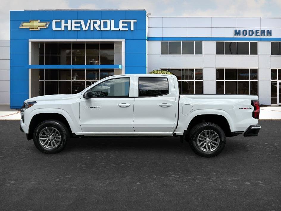 Used 2025 Summit White Chevrolet 4WD LT image 2