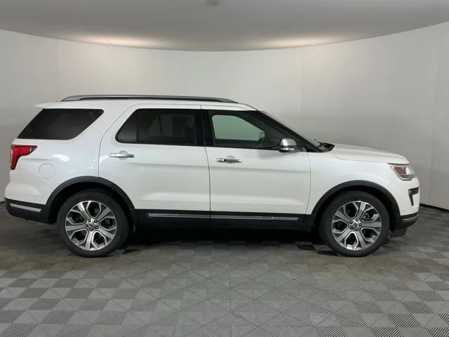 Used 2019 White Platinum Clearcoat Metallic Ford Platinum image 4