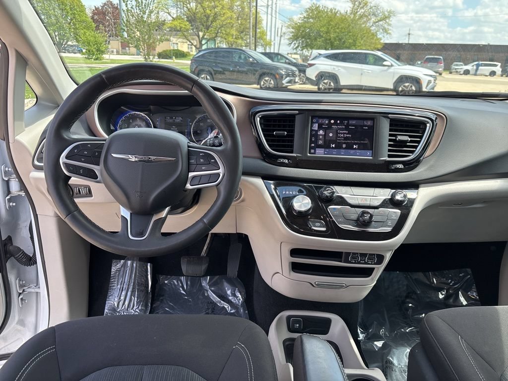 2024 Chrysler Voyager LX - Photo 34