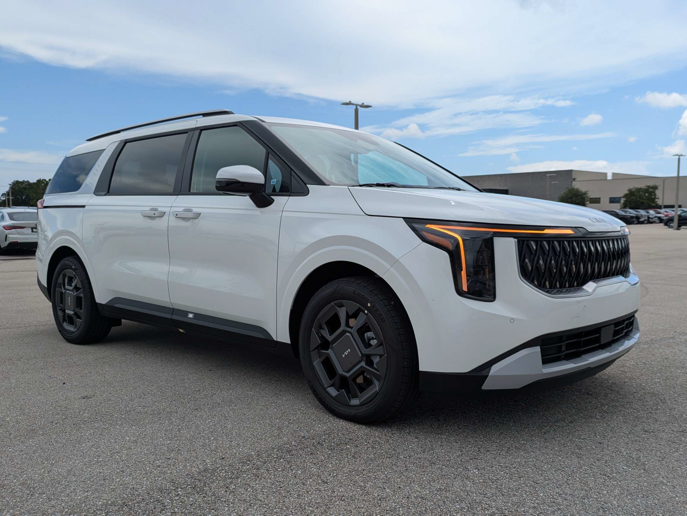 New 2026 Snow White Pearl Kia EX image 2