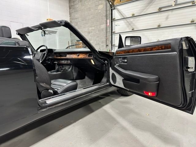 Used 1993  Jaguar Base image 32