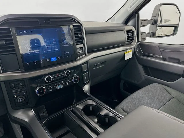 New 2026 Oxford White Ford XLT image 21