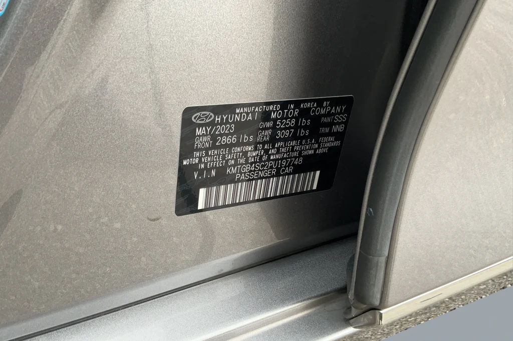 Used 2023 Silver Genesis 2.5T image 26
