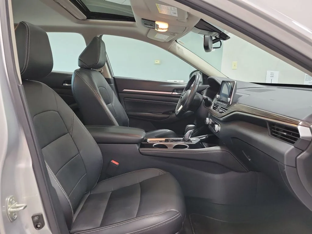 Used 2020 Silver Nissan 2.5 SL image 16