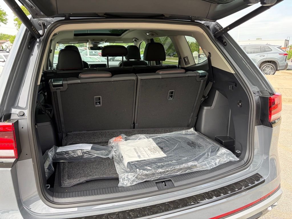 New 2026 Pure Gray Volkswagen 2.0T Peak Edition image 24