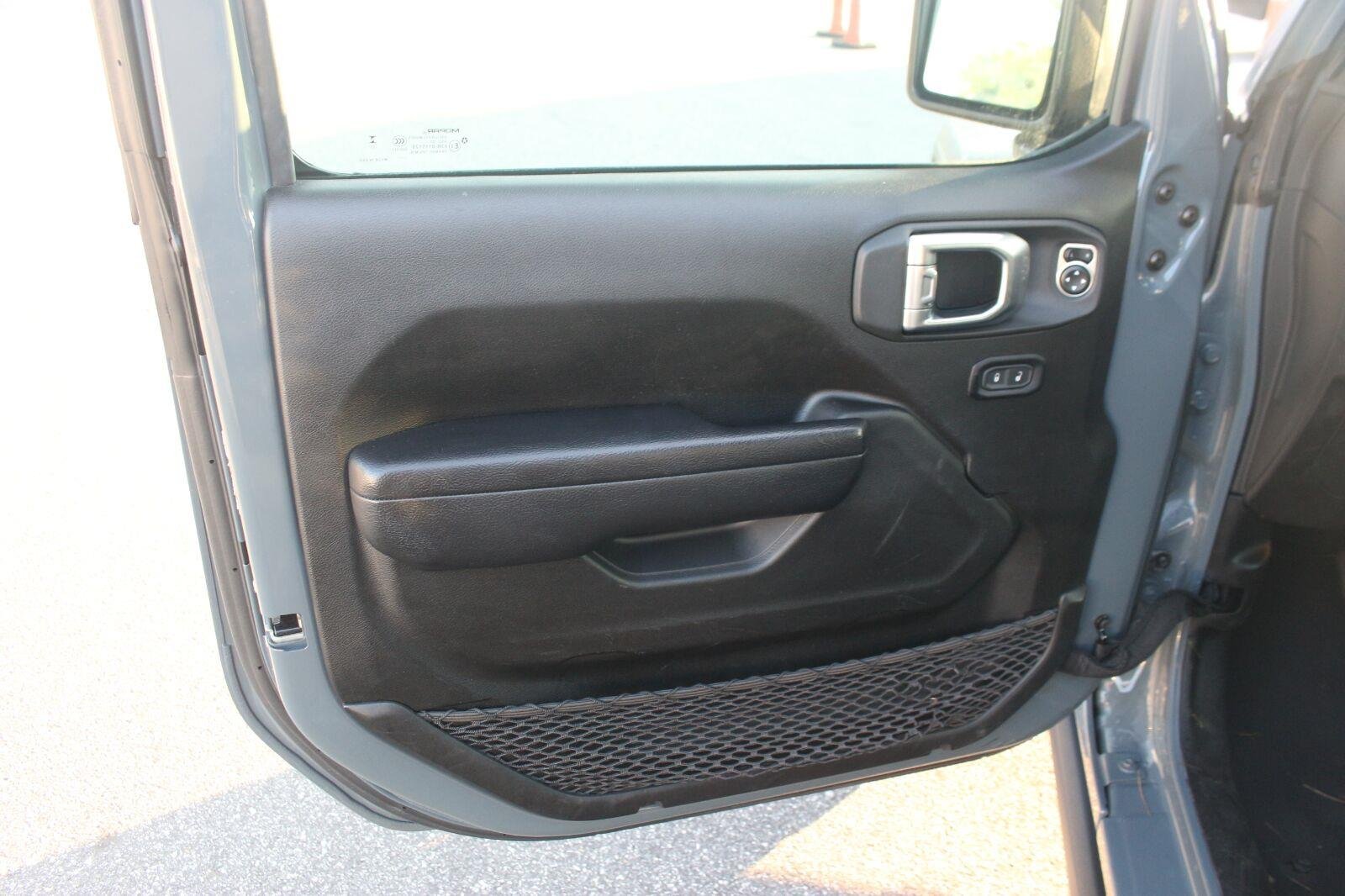 Used 2024 Grey Jeep Rubicon image 13