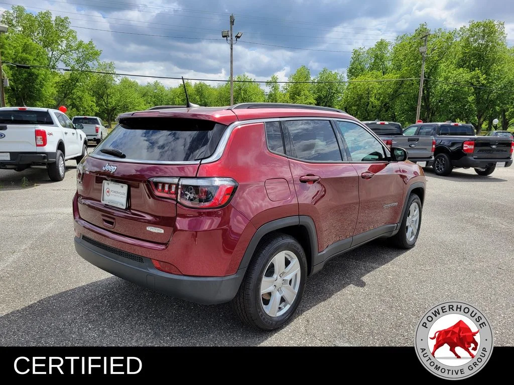 Used 2022 Red Jeep Latitude image 6