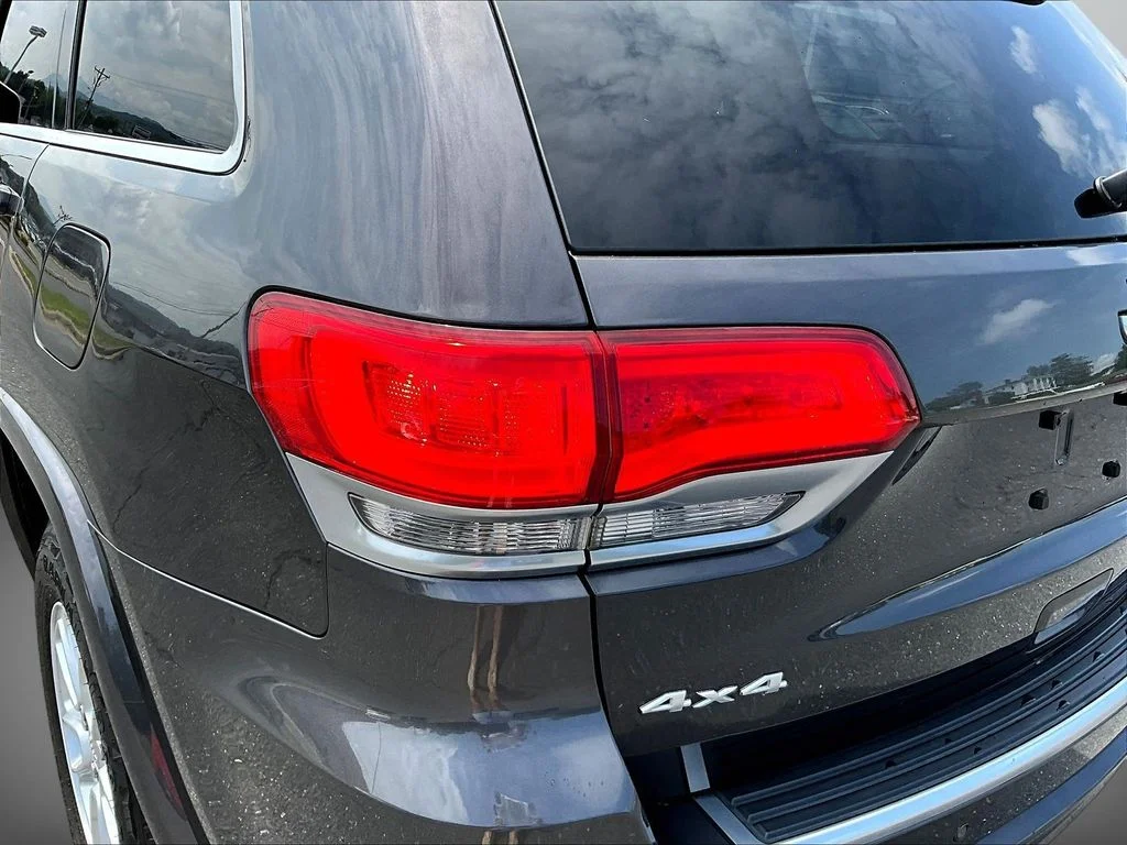 Used 2018 Crystal Metallic Jeep Limited image 26