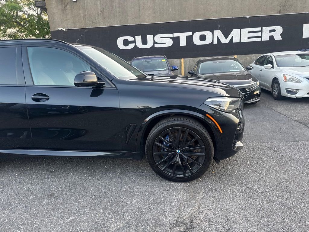 Used 2022 Black BMW xDrive40i image 9