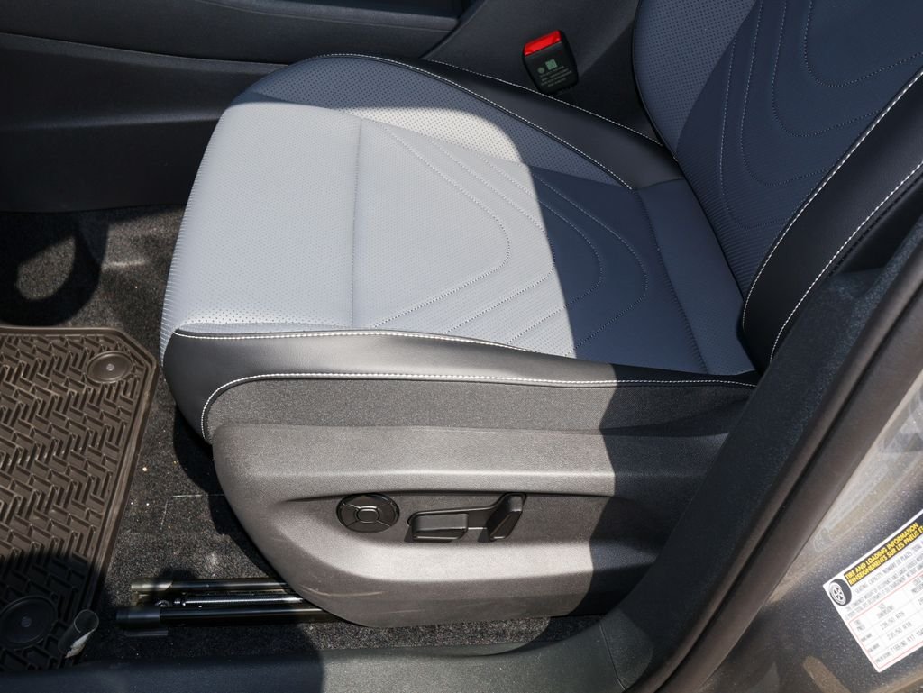 New 2026 Silver Volkswagen 2.0T SE image 11