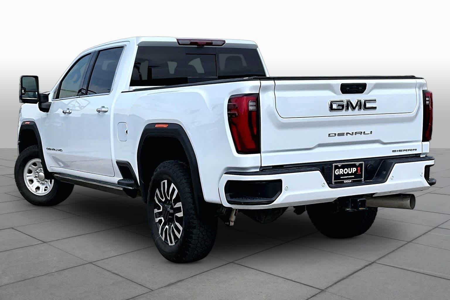 Used 2026 Glacier White Tricoat GMC Denali Ultimate image 14