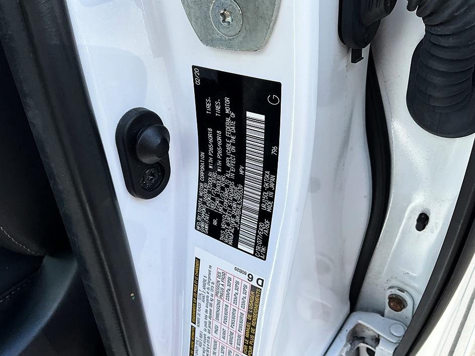Used 2020 White Lexus 460 image 37