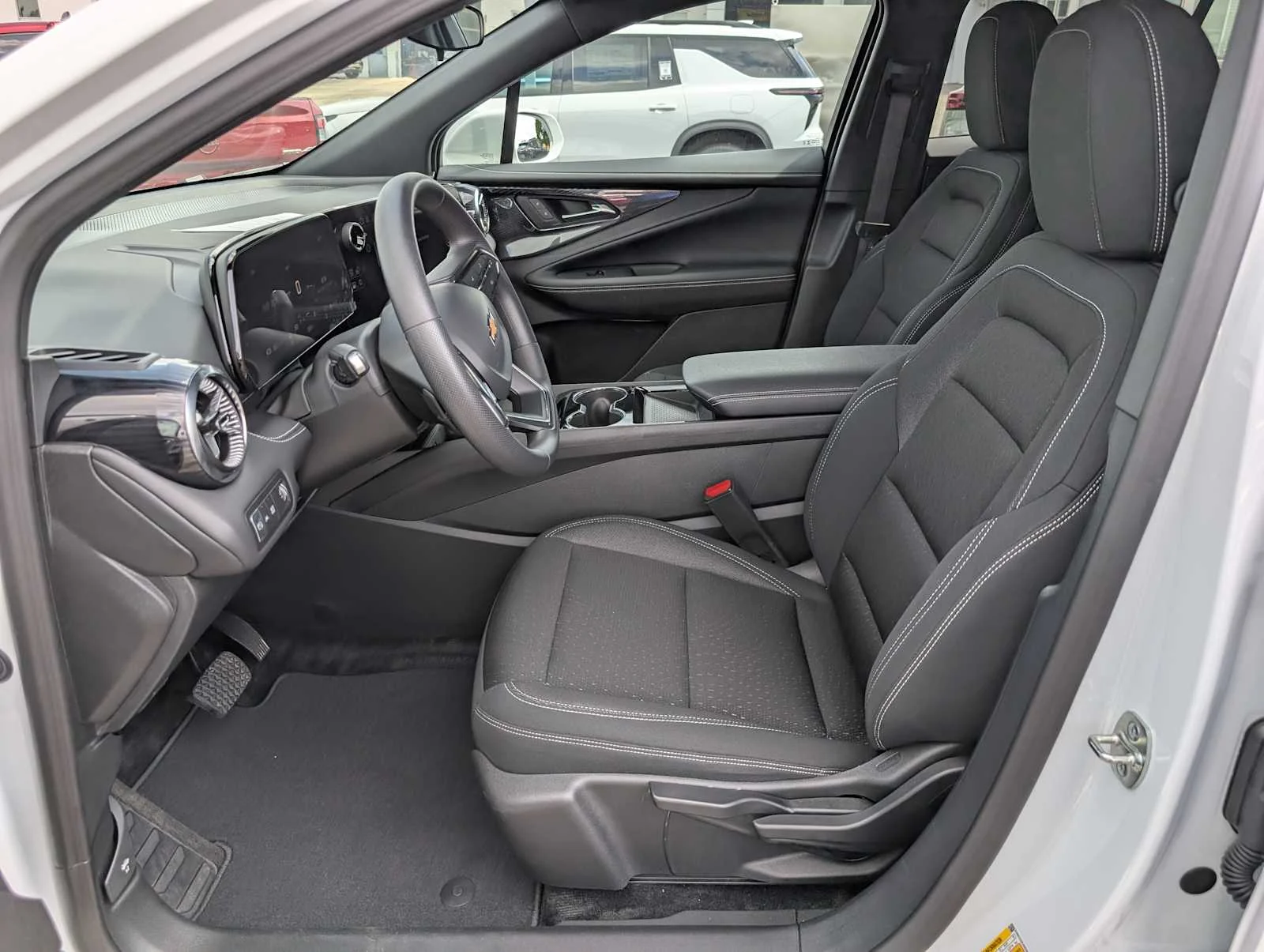 New 2025 Summit White Chevrolet AWD LT image 4