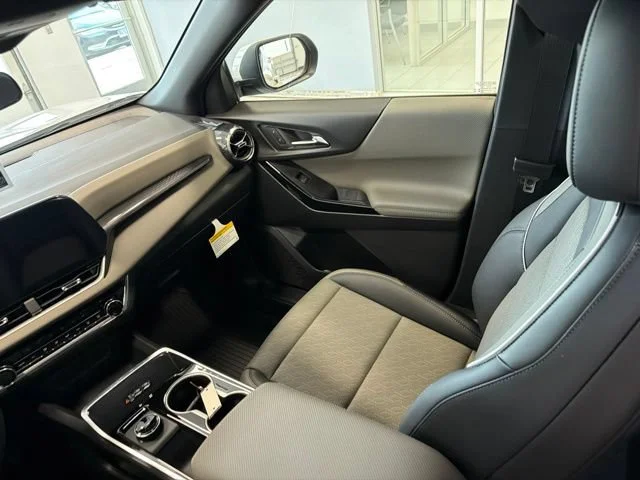 New 2027 Summit White Chevrolet LT image 21