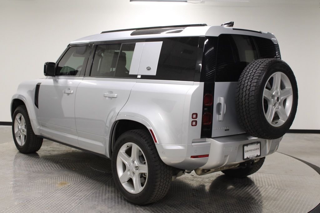 Used 2022  Land Rover XS Edition image 3