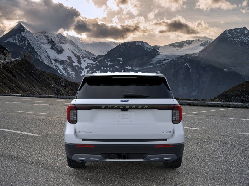 New 2026 Space White Metallic Ford Active image 5