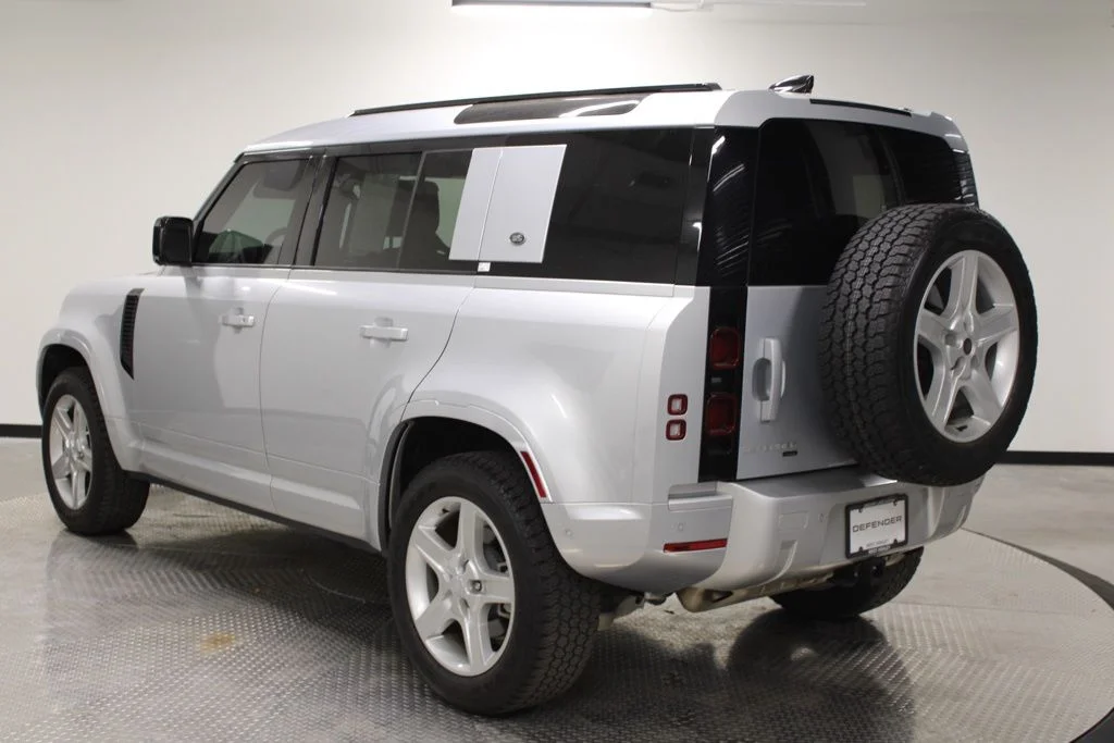 Used 2022 Silver Land Rover XS Edition image 3