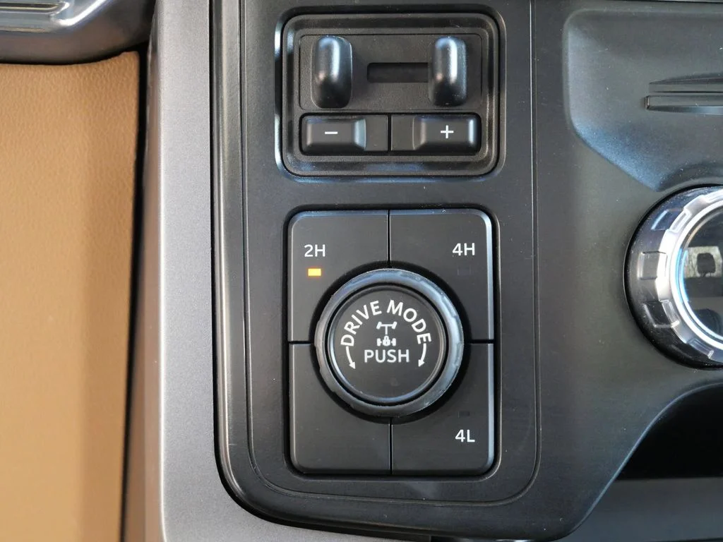 Used 2022 White Ford Lariat image 19