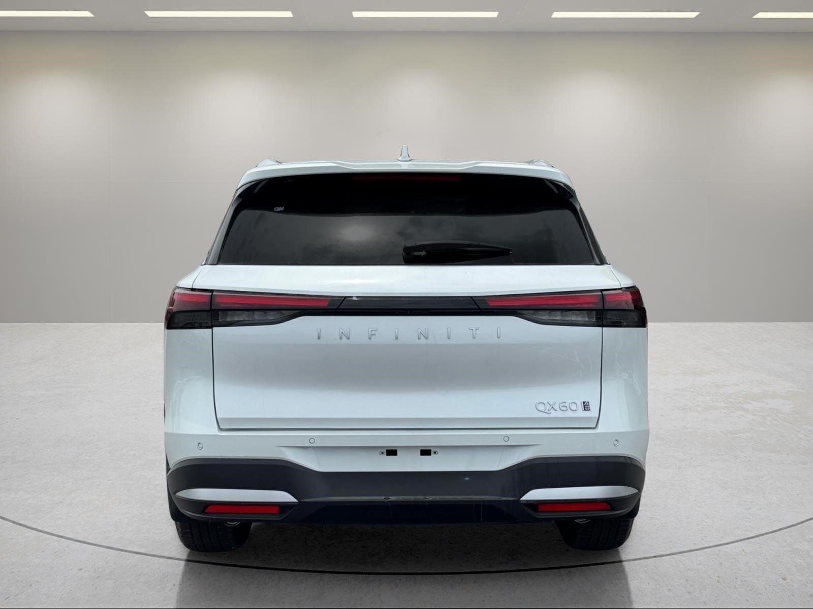 New 2027 RADIANT WHITE INFINITI Luxe AWD image 4