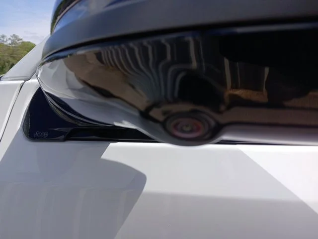 New 2026 Bright White Clear-Coat Exterior Paint Jeep Limited Reserve image 10