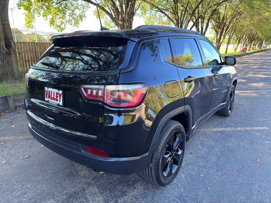 Used 2019 Black Jeep Latitude image 7