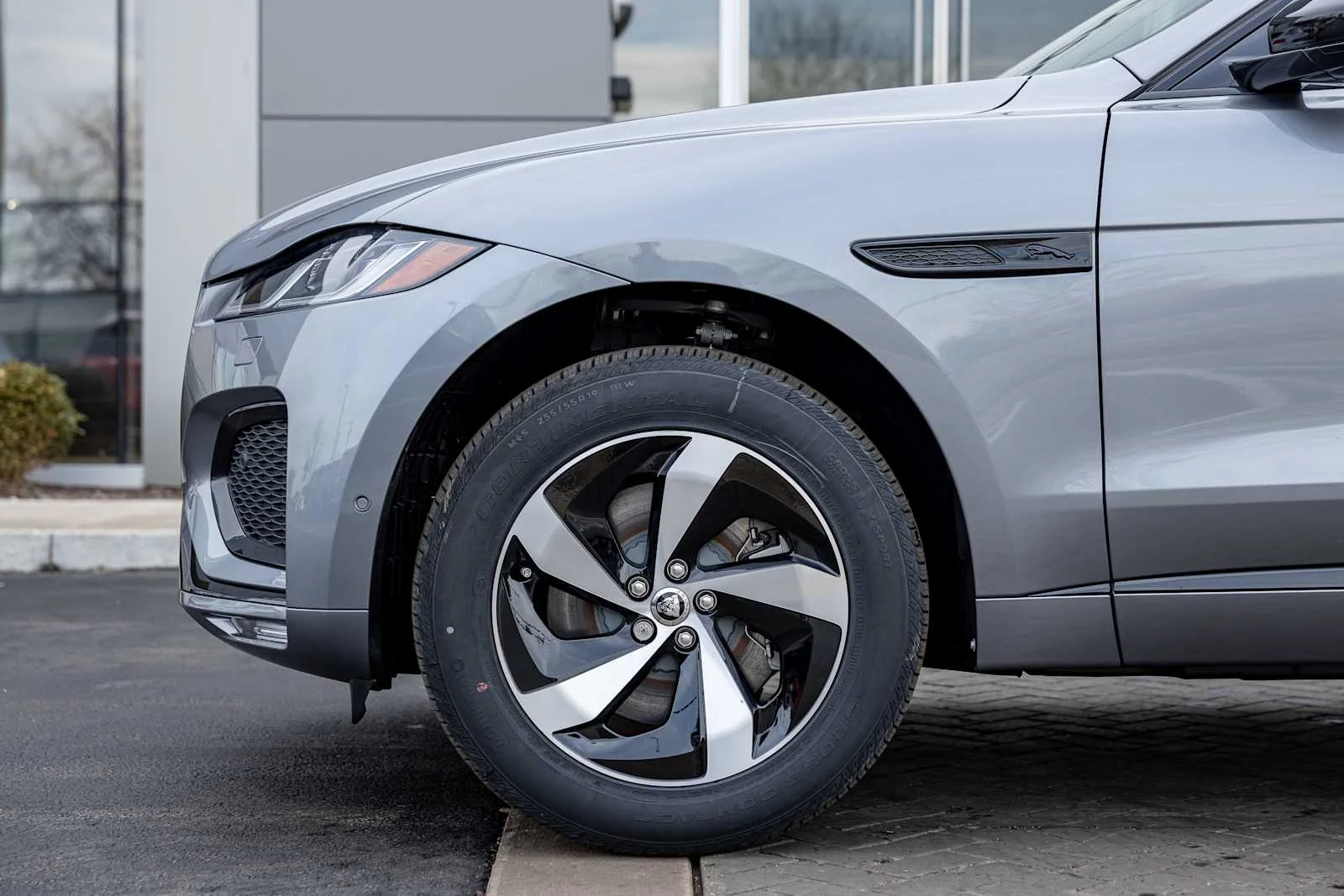 2026 Jaguar F-Pace R-Dynamic S - Photo 9