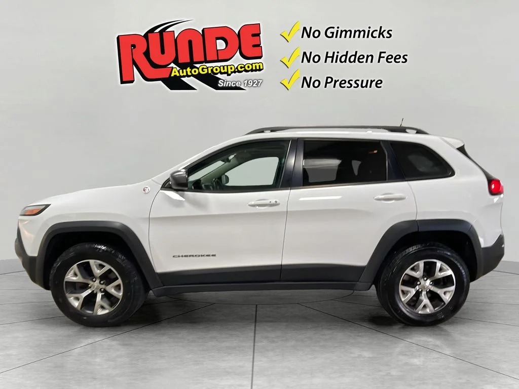 Used 2016 Bright White Clearcoat Jeep Trailhawk image 3