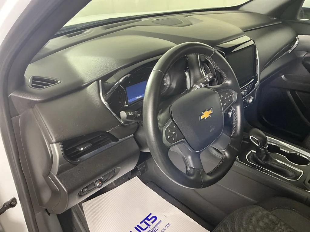 Used 2023 White Chevrolet LT image 9