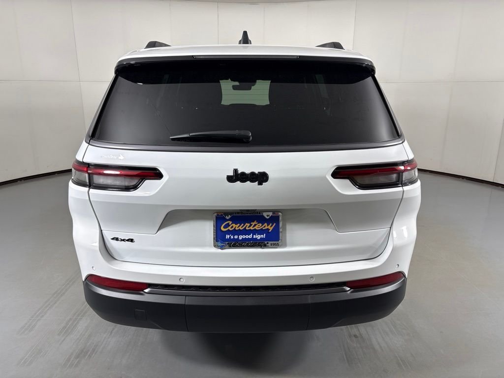 New 2026 Bright White Clear-Coat Exterior Paint Jeep Altitude image 7