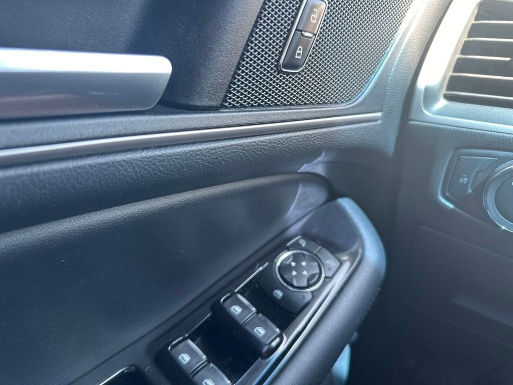 Used 2017 Gray Ford SEL image 19